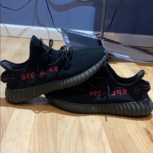 Adidas Yeezy Boost 350 V2 Bred Size 10.5